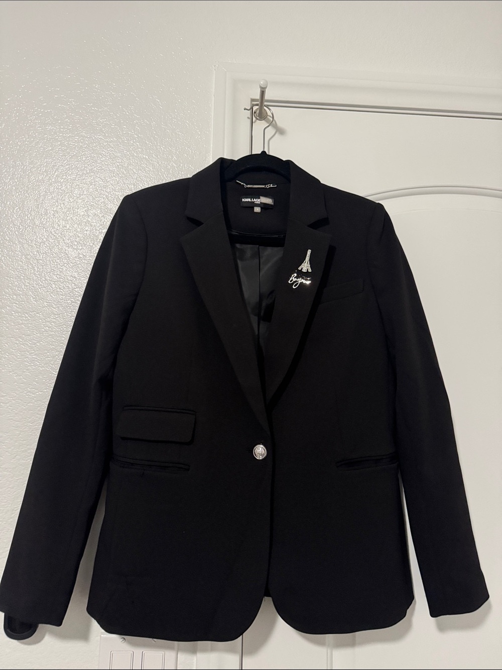 Karl Lagerfeld Black Tailored Single-Button Blazer with Lapel Pin